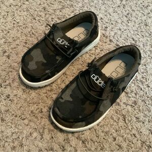 Hey Dude Wally Linen Youth Camo Shoes